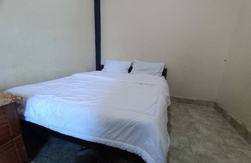 Pekanbaru Hotel | OYO 93207 Merah House