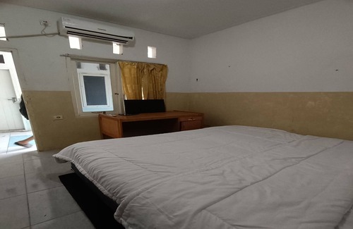 Pekanbaru Hotel | OYO 93207 Merah House