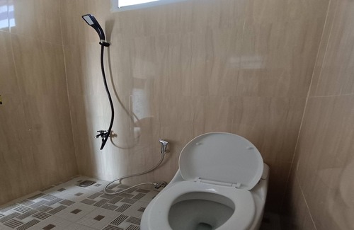 Pekanbaru Hotel | OYO 93207 Merah House