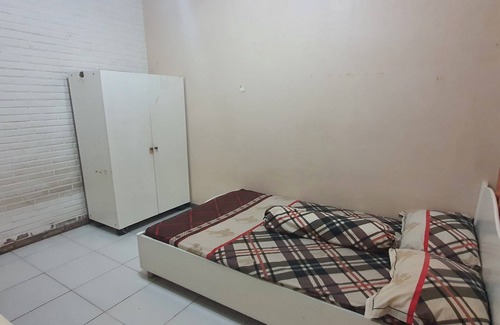 Surabaya Hotel | OYO 93448 Padang Pasir Homestay
