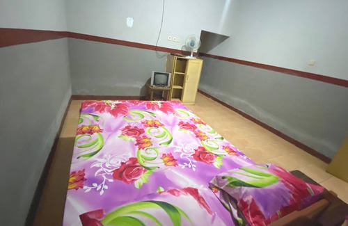 Kecamatan Narmada Hotel | OYO 93617 Hotel Lanang