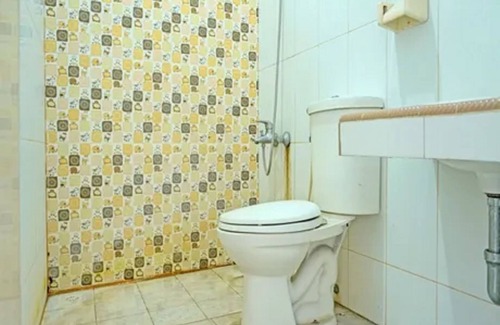 Bekasi Barat Hotel | OYO 94038 Hotel Jahip Syariah