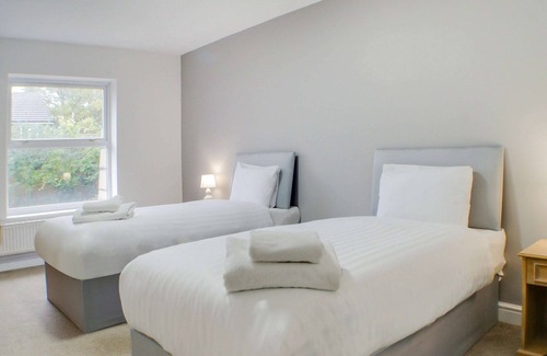 Wall Heath Hotel | OYO Dayz Away Lodge