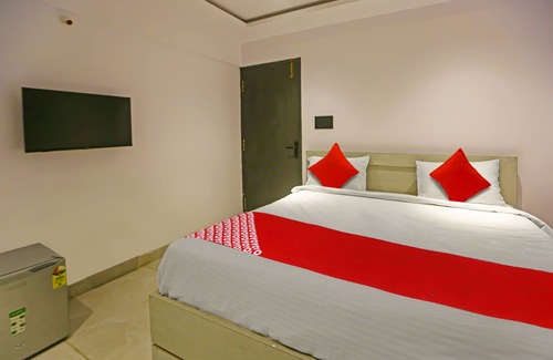 Visakhapatnam Hotel | OYO Flagship Botcha Convection
