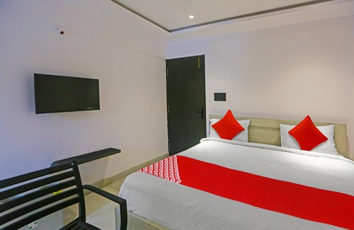 Visakhapatnam Hotel | OYO Flagship Botcha Convection
