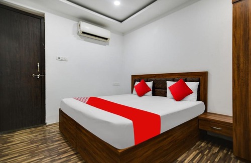 Indore Hotel | OYO Flagship New S11 Resort Inn