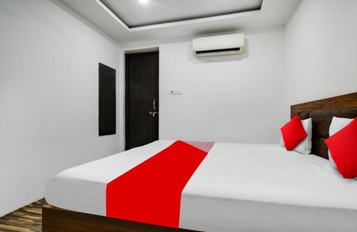 Indore Hotel | OYO Flagship New S11 Resort Inn