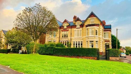 Liverpool Bed & Breakfast | OYO Green Lodge