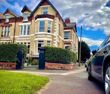 Liverpool Bed & Breakfast | OYO Green Lodge
