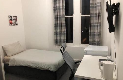 Liverpool Bed & Breakfast | OYO Green Lodge