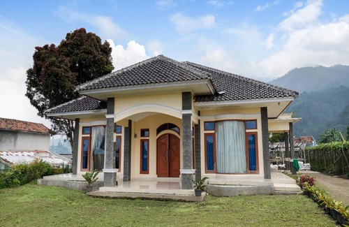 Parongpong Hotel | OYO Homes 91156 Eco Tourism Big Farmer Desa Kertawangi Syariah