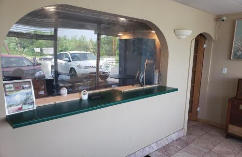 Revelo Hotel | OYO Hotel Whitely City Hwy 27 KY