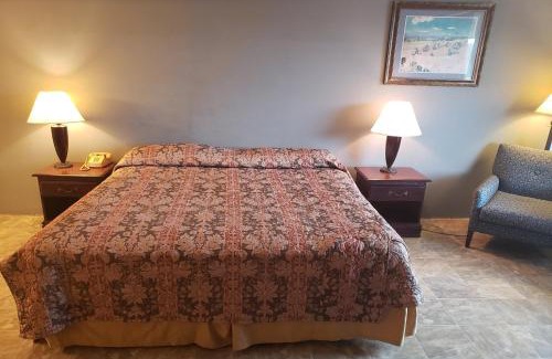 Revelo Hotel | OYO Hotel Whitely City Hwy 27 KY