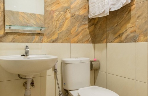 Batam Hotel | OYO Life 2735 Graha Nirwana