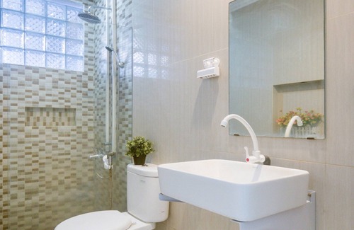 Bandung Hotel | OYO Life 3055 Rumah Enin