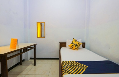 Malang Hotel | OYO Life 90786 De Campus Homestay Syariah