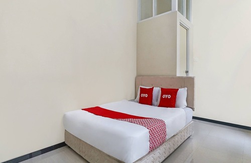 Malang Hotel | OYO Life 90786 De Campus Homestay Syariah