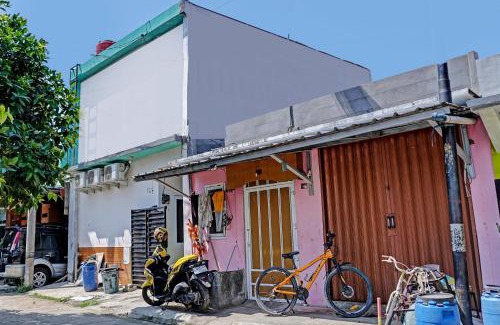 Karawang Hotel | OYO Life 92684 Kost Mutiara Nirwana