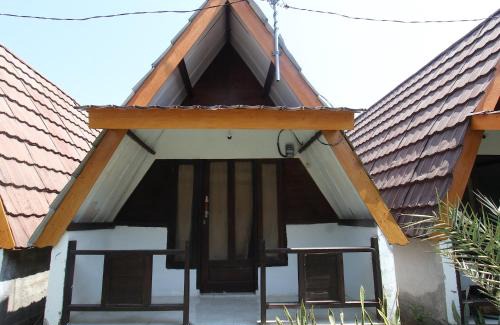 Tanjung Hotel | OYO Life 93125 Kos Bale Lumbung Syariah