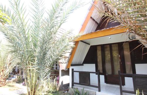 Tanjung Hotel | OYO Life 93125 Kos Bale Lumbung Syariah