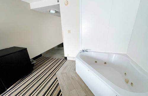 Tougaloo Hotel | OYO Townhouse Jackson/Ridgeland