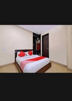 Malviya Nagar Hotel | OYO Welcome Max Residency Near Dlf Avenue Saket