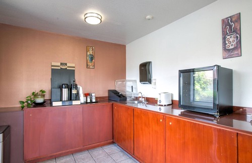 Woodland Hotel | OYO Woodland Hotel and Suites