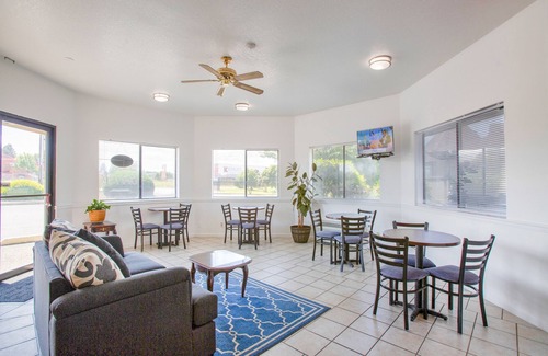 Woodland Hotel | OYO Woodland Hotel and Suites