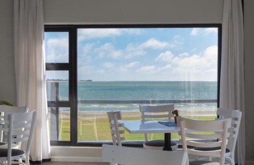 Walvis Bay Bed & Breakfast | Oyster Box Guesthouse