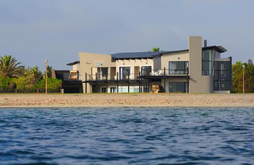 Walvis Bay Bed & Breakfast | Oyster Box Guesthouse