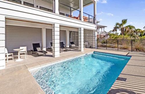 Port St. Joe House | Oyster cove- Beach front -pet friendly -elevator