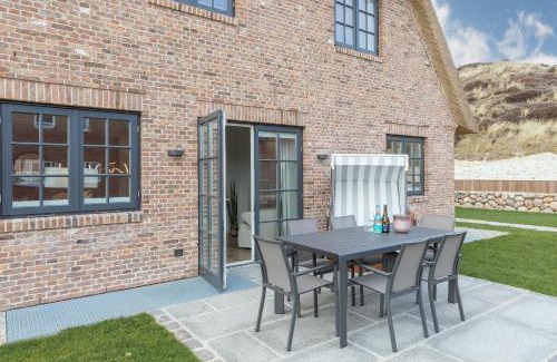 List House | Oyster Cove