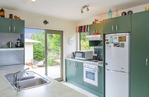 Cooks Beach Cottage | Oyster Haven - Cooks Beach Holiday Home
