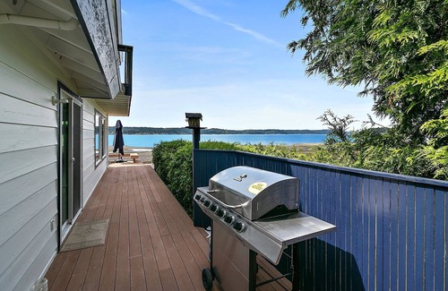 Belfair House | Oysters, Clams, private beach, relaxing waterfront home