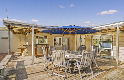 Cooks Beach Cottage | Oysters Retreat - Cooks Beach Holiday Home