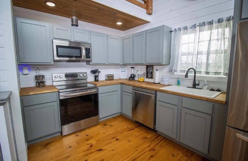 Compton House | Ozark Escape: Hot Tub, Mountain Views, and Near Buffalo River