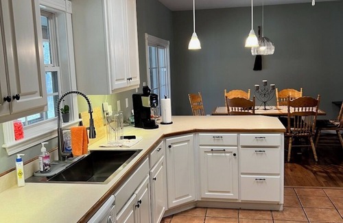 Russellville House | Ozark Foothills Getaway,close to ATU, Russellville, all the Lakes and Mountains!