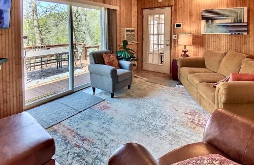 Eureka Springs House | Ozark Rambler Cabin
