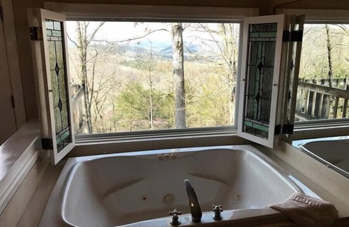 Eureka Springs Cabin | Ozark Spring Cabin 01 Mountain View-King, Spa Tub