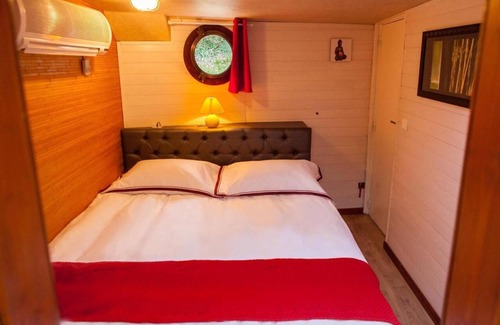 Pennautier Boat Rental | Péniche Mirage, Guest room