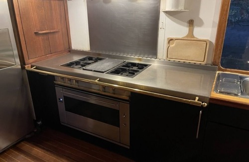 Quartier de la Muette Boat Rental | Péniche Parisienne à Bagatelle, Calme et Romantisme à 5 mn de la Porte Maillot