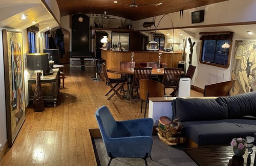 Quartier de la Muette Boat Rental | Péniche Parisienne à Bagatelle, Calme et Romantisme à 5 mn de la Porte Maillot