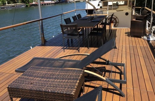 Quartier de la Muette Boat Rental | Péniche Parisienne à Bagatelle, Calme et Romantisme à 5 mn de la Porte Maillot