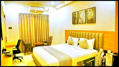 Indore House | P A R K Guest House ! Premium Rooms With Family Retreat