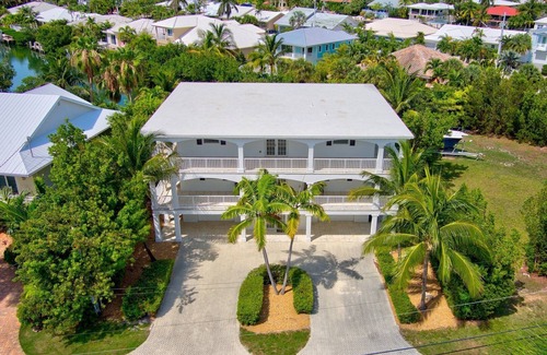 Coury House | P15 - Spacious 5 bedroom home with private pool and dockage.