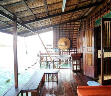 Amphawa House | p2 เรือนกระท่อมน้ำ เรือนรอยน้ำ บ้านกามเทพ อัมพวา โฮมสเตย์