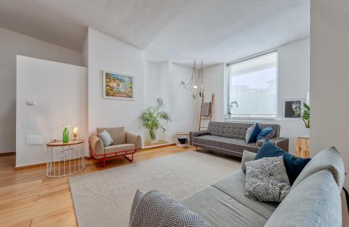 Brindisi Apartment | P4T Luxus Family 3 bedroom with Pool, tennis court and sauna