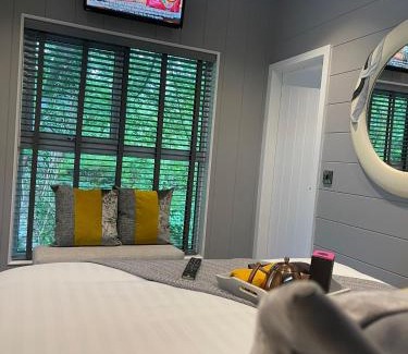Bethesda House | P56 - Studio Pod with Hot Tub