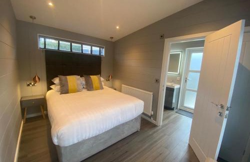 Bethesda House | P56 - Studio Pod with Hot Tub