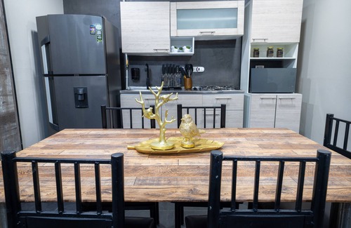 El Poblado Apartment | p6, 6 bedroom and Jacuzzi 1 block from LLeras park